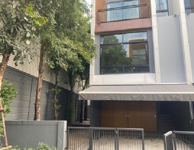 For RentTownhousePattanakan, Srinakarin : For Rent Townhome for rent, 3.5 floors, corner house, Ardent Village, Pattanakarn, Soi Pattanakarn 20, large house, 32 square meters, with space on the side, very good location, some furniture, 6 air conditioners, can be used as a residence or office, can