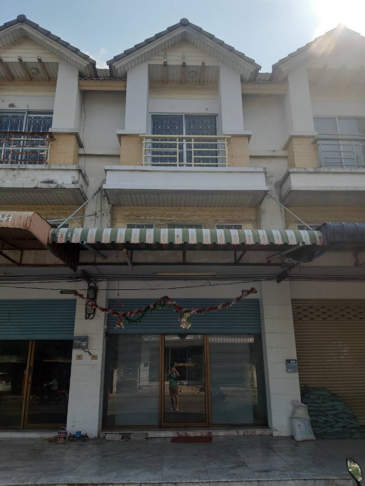 For SaleShophouseMin Buri, Romklao : Sales commercial building Poonsinh Thani 3