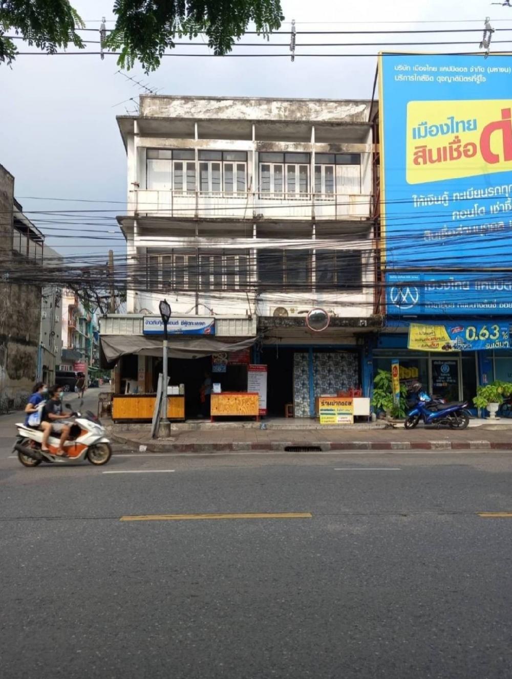 For SaleShophouseRama3 (Riverside),Satupadit : Commercial building for sale, 2 units, 3 floors high, front next to Nang Linchi Road.  On the side next to the alley road, size 84 sq m., near Raintree International School.