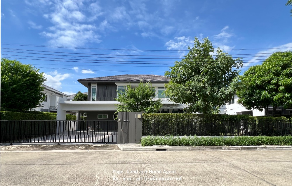 For SaleHouseLadkrabang, Suwannaphum Airport : Detached house for Sale MANTANA Onnut-Wongwaen 5, large house, the beautiful plot in front of the garden. The new house has not been moved in.