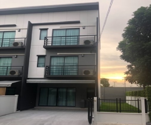 For RentHouseNonthaburi, Bang Yai, Bangbuathong : For Rent, 3-story townhome for rent, The Connect Up Village, 3 corner houses, Soi Rattanathibet 17, beautiful house, fully furnished, kitchen extension, car parking roof, 3 air conditioners, some furniture, can live in, can raise pets or be an office. Can