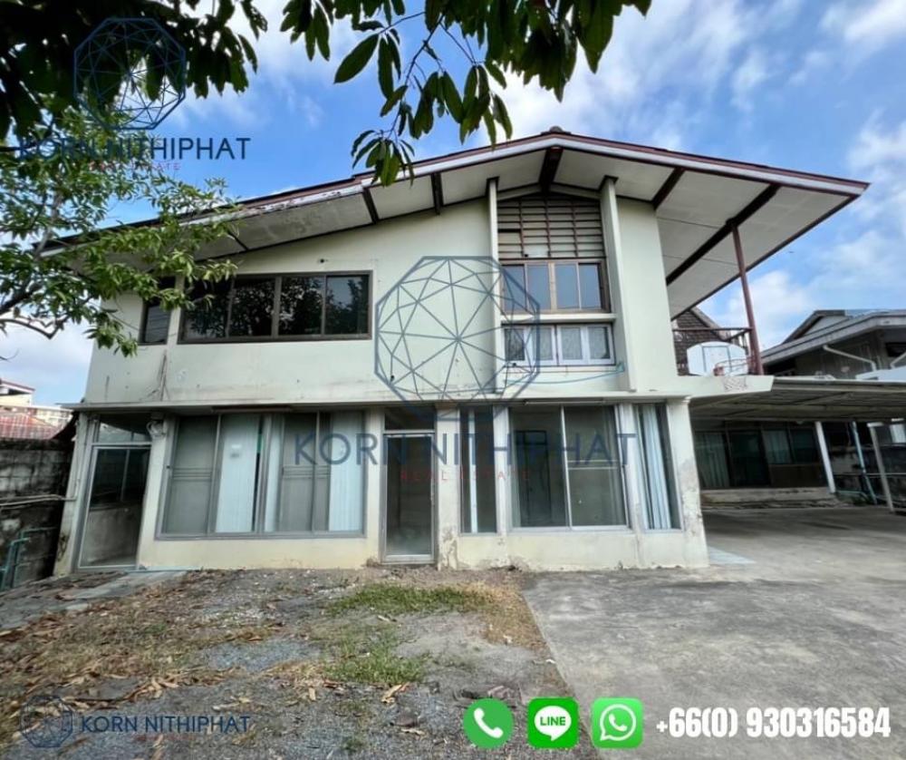 For RentRetailSathorn, Narathiwat : House for rent for business in Sathorn District, parking for 5-8 cars, happy to accept long-term tenants, suitable for spas, cafes, restaurants.