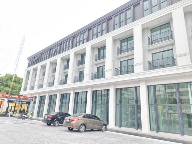 For RentShophouseOnnut, Udomsuk : Commercial building for rent, 4.5 floors, 250 sq m. The Master project @ BTS Onnut – Pattanakarn, good location, next to On Nut Road.