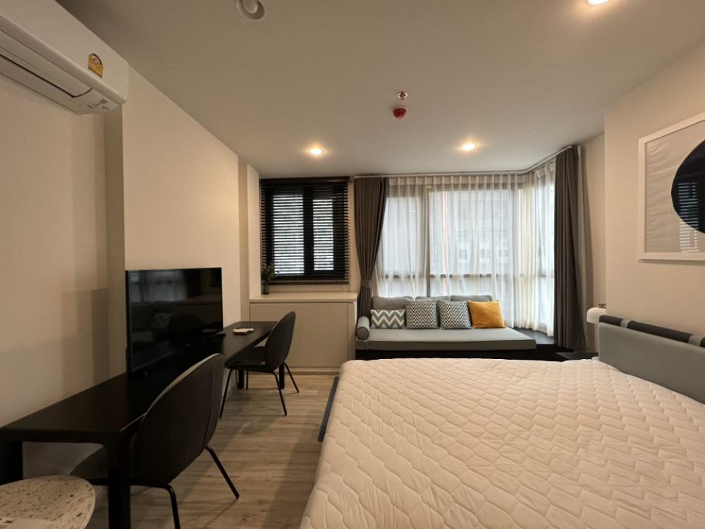 For RentCondoRatchadapisek, Huaikwang, Suttisan : 🏢🛏️ XT Huaikhwang 🛏️Large room, corner room 🛋️Furniture 📺Electrical appliances complete (special price)