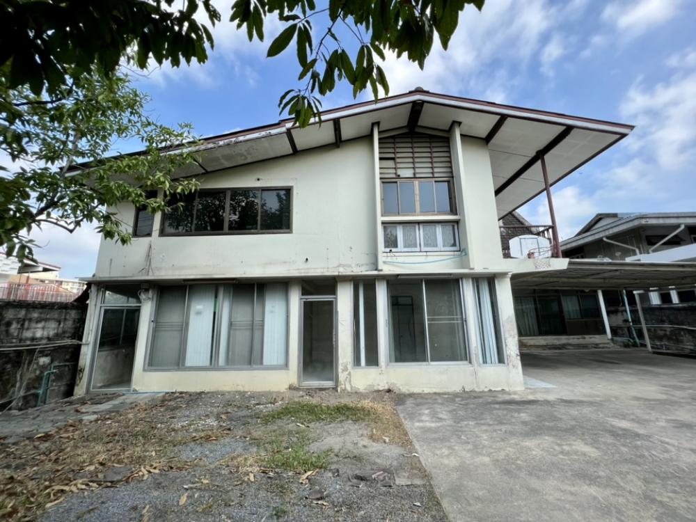 For RentHouseSathorn, Narathiwat : Old House Sathorn for rent, for business.