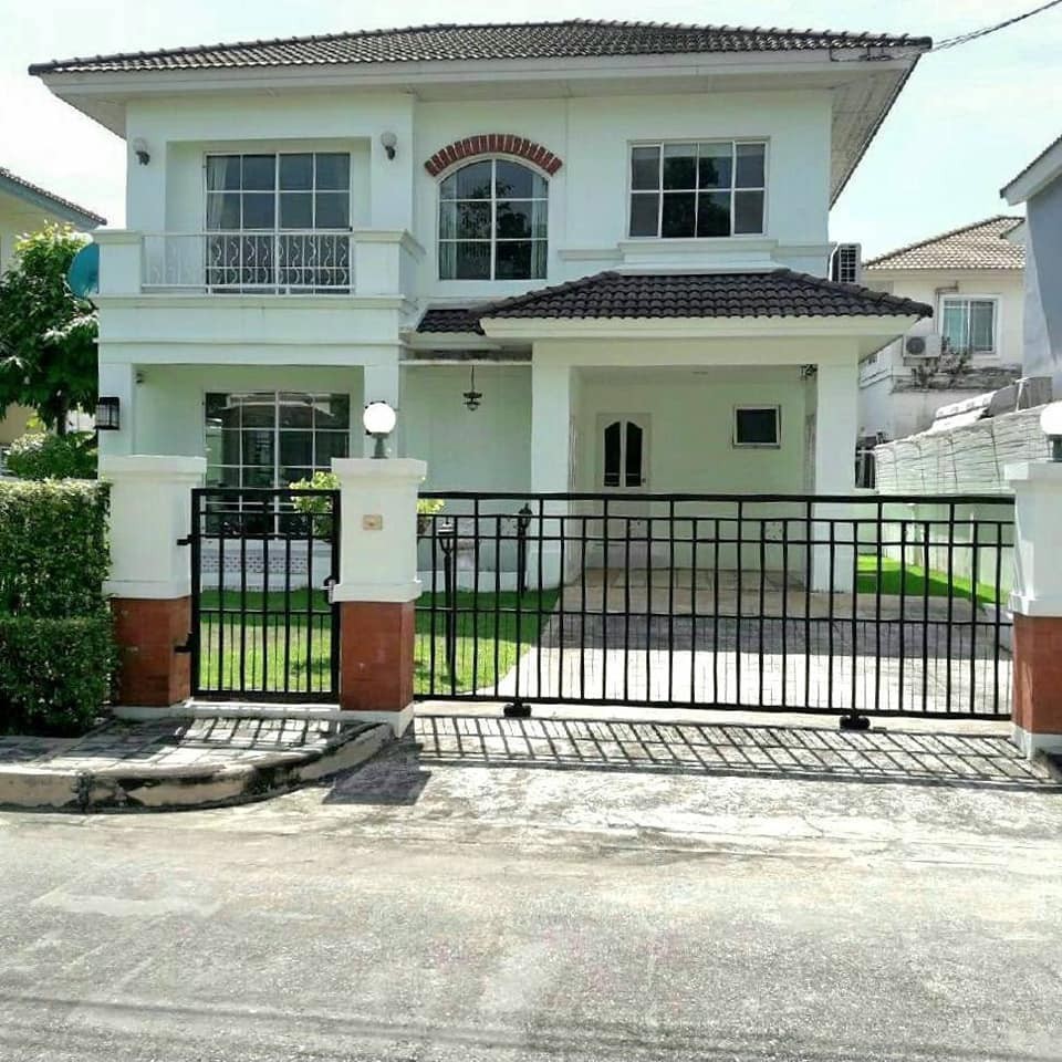 For RentHouseLadkrabang, Suwannaphum Airport : B880 2-storey detached house for rent, Manthana Village, On Nut-Wongwaen, Sukhaphiban 2 Road