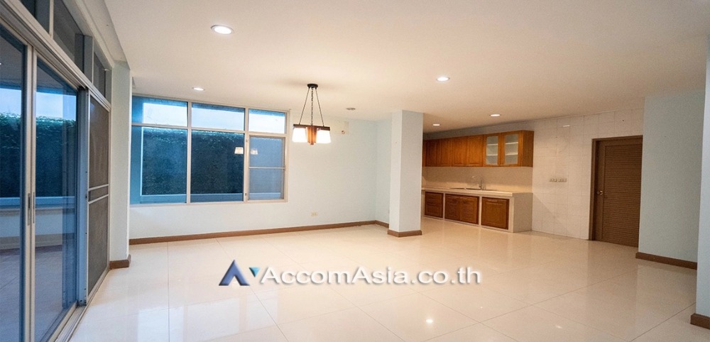 For RentHouseSukhumvit, Asoke, Thonglor : Home Office, Pet-friendly | 3 Bedrooms House for Rent in Sukhumvit, Bangkok near BTS Phra khanong (AA26473)