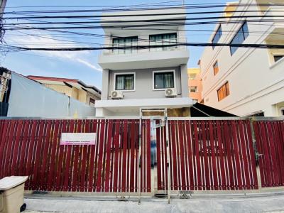 For SaleHouseRama9, Petchburi, RCA : Single house for sale behind University of the Chamber of Commerce, Pracha Songkhro 29, usable area 300 sq m., size 50 sq m, Vibhavadi