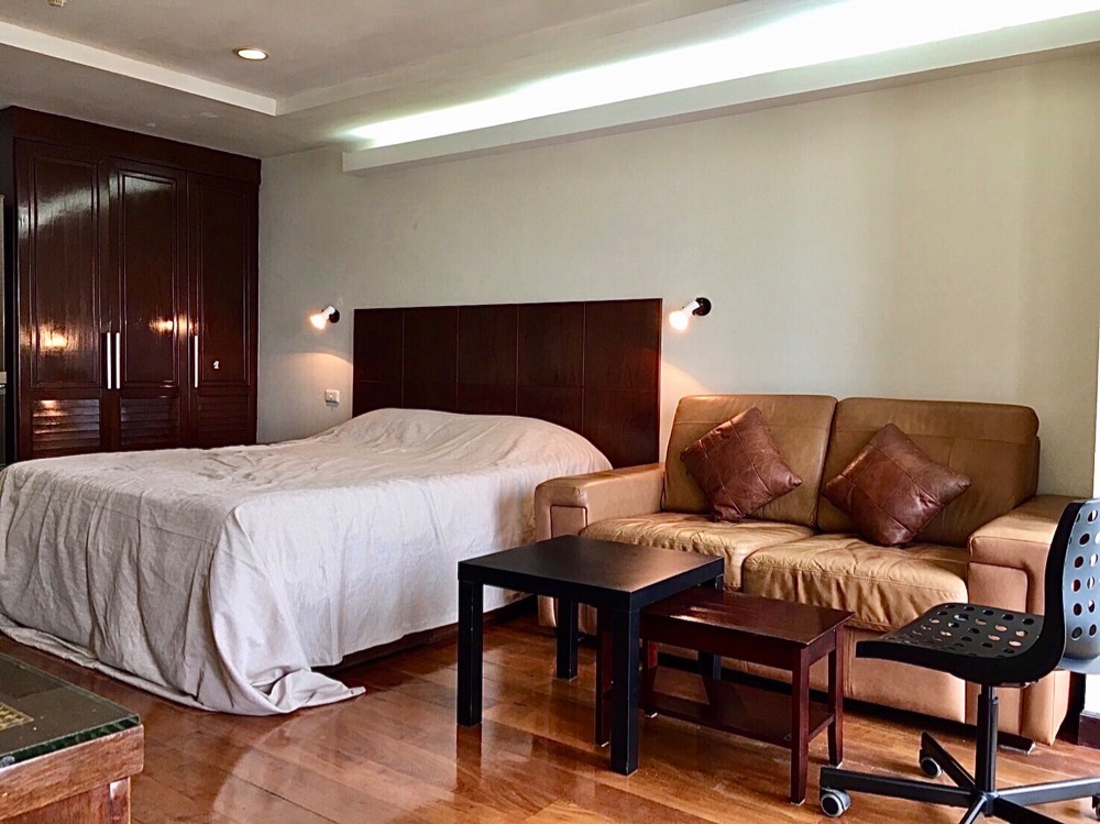 For RentCondoNana, North Nana,Sukhumvit13, Soi Nana : Best price guaranteed in The Trendy 13 building, prime location, near BTS Nana, 1 bedroom, 1 bathroom, 36 sq m, only 16,000 baht.