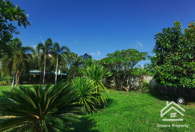 For SaleLandNakhon Sawan : Sale with 3 houses and an orchard Next to the Chao Phraya River - Nakhon Sawan