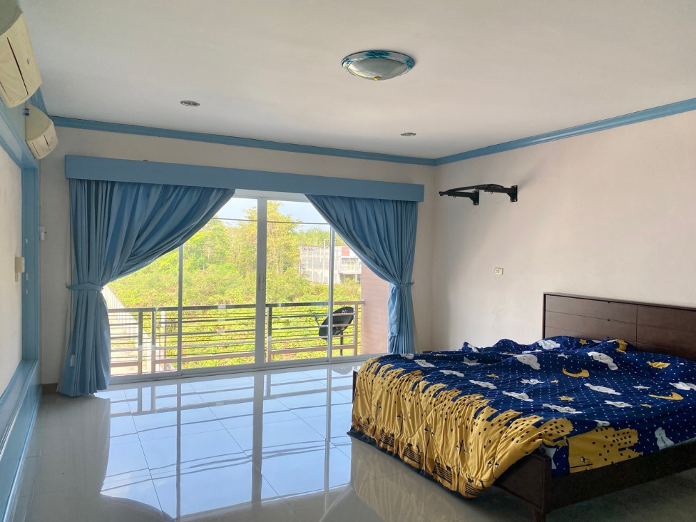 For SaleTownhouseTrang : Townhouse for sale behind the Andaman intersection, Huai Yot District, Trang Province, 2 booths, built in the whole house