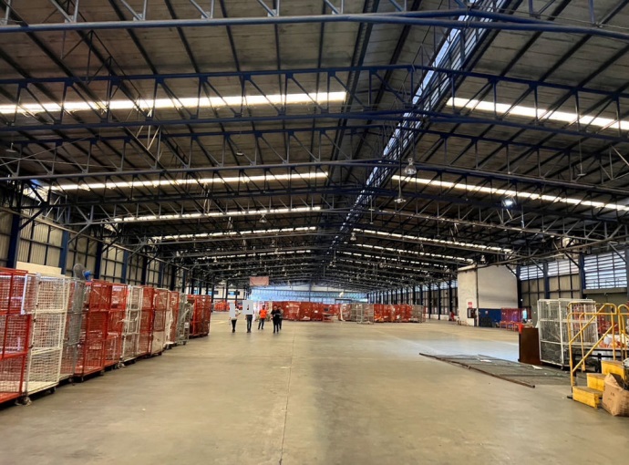 For RentWarehouseRama 2, Bang Khun Thian : For Rent, large warehouse / factory for rent with office, Soi Bang Kradi, not deep into the alley, Rama 2 Road, warehouse area 15,000 square meters / 40 foot trailer, can enter and exit / suitable for large businesses.