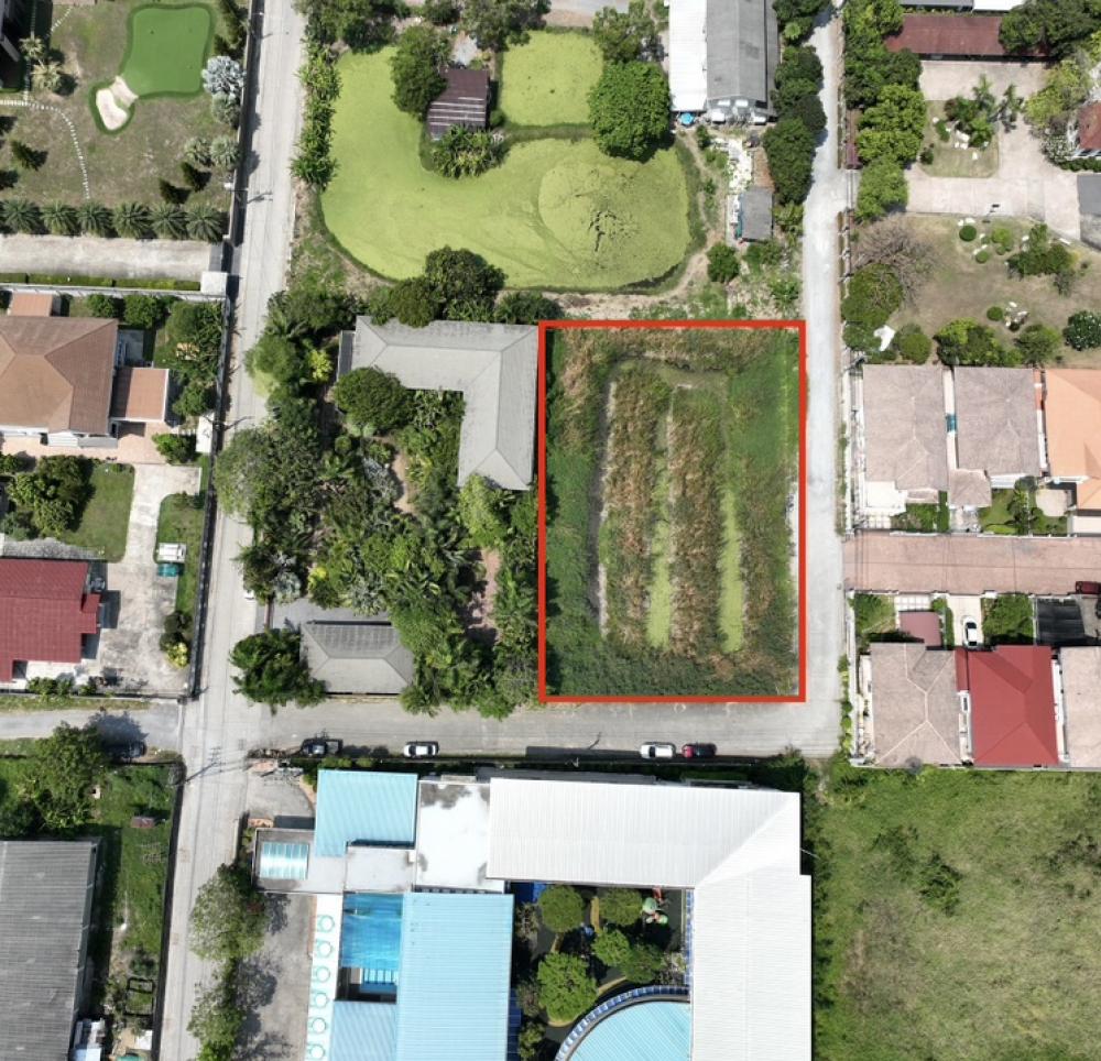 For SaleLandLadkrabang, Suwannaphum Airport : Empty land for sale, 476 sq m, located on Chaloem Phrakiat Rama 9 Road, Soi 61, just 200 meters into the alley.