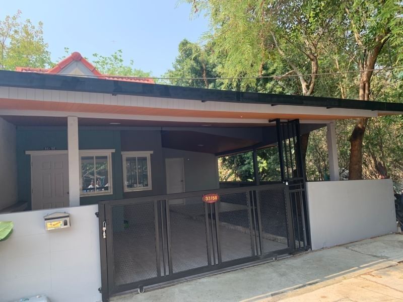 For SaleHouseMin Buri, Romklao : Cheap sale, single-storey detached house behind the corner Nanthawan Village 8, Leap Waree Road 67, area 36.7 sq w. The house has 2 bedrooms, 1 bathroom.