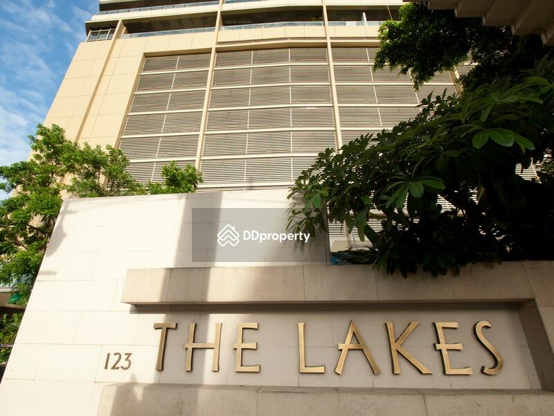 For SaleCondoSukhumvit, Asoke, Thonglor : 🐶Super rare uni🐶For Sale Condo The Lakes, 3 Beds 3 Baths, 236 sq.m. High floor, big size unit, fully-furnished, garden & lake view. Near BTS Asoke & MRT sukhumvit