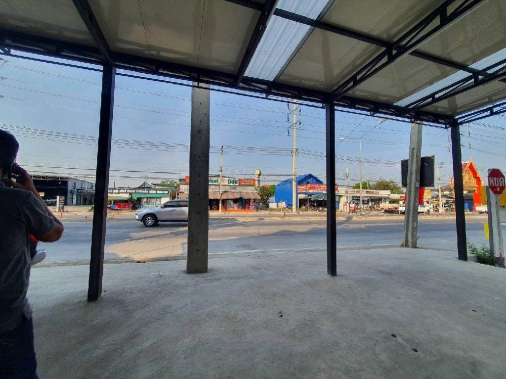 For SaleShophouseNonthaburi, Bang Yai, Bangbuathong : Commercial building for sale, 3 floors, 3 booths, hit through the roadside of Bang Kruai Sai Noi.