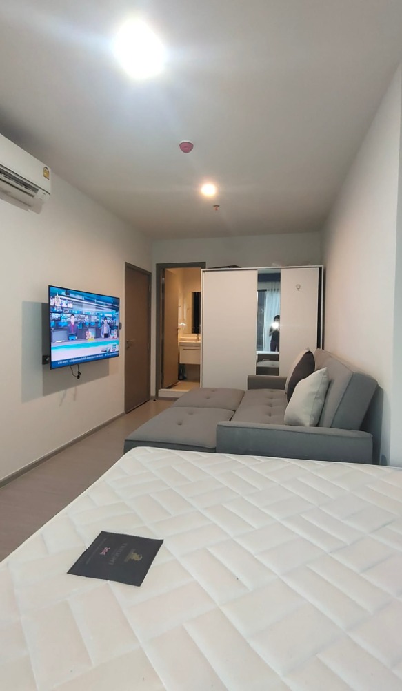 For RentCondoRama9, Petchburi, RCA : (available 2 Sep) Life Asoke Hype 1 Bedroom 1 Working room 1 Living room 1 Closed kitchen 1 Bathroom near MRT Rama 9 walk 5 minutes