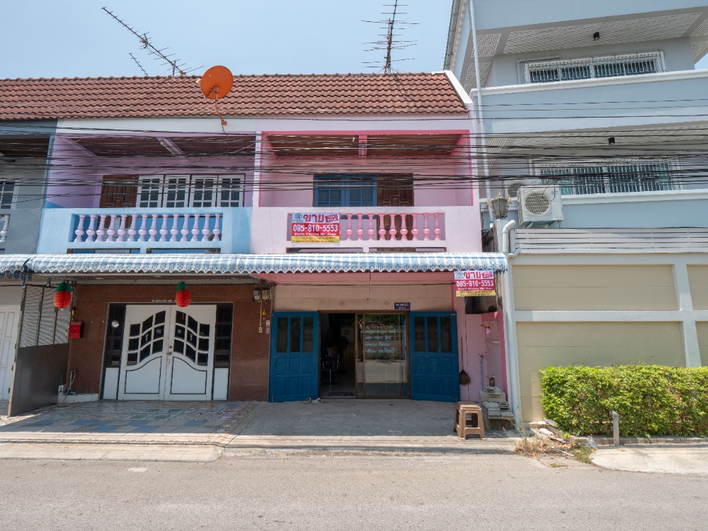 For SaleTownhouseNakhon Pathom : Townhouse for sale, 2 storey commercial building for sale, 16 square wa. Good condition, very good location, Kasetsin Road