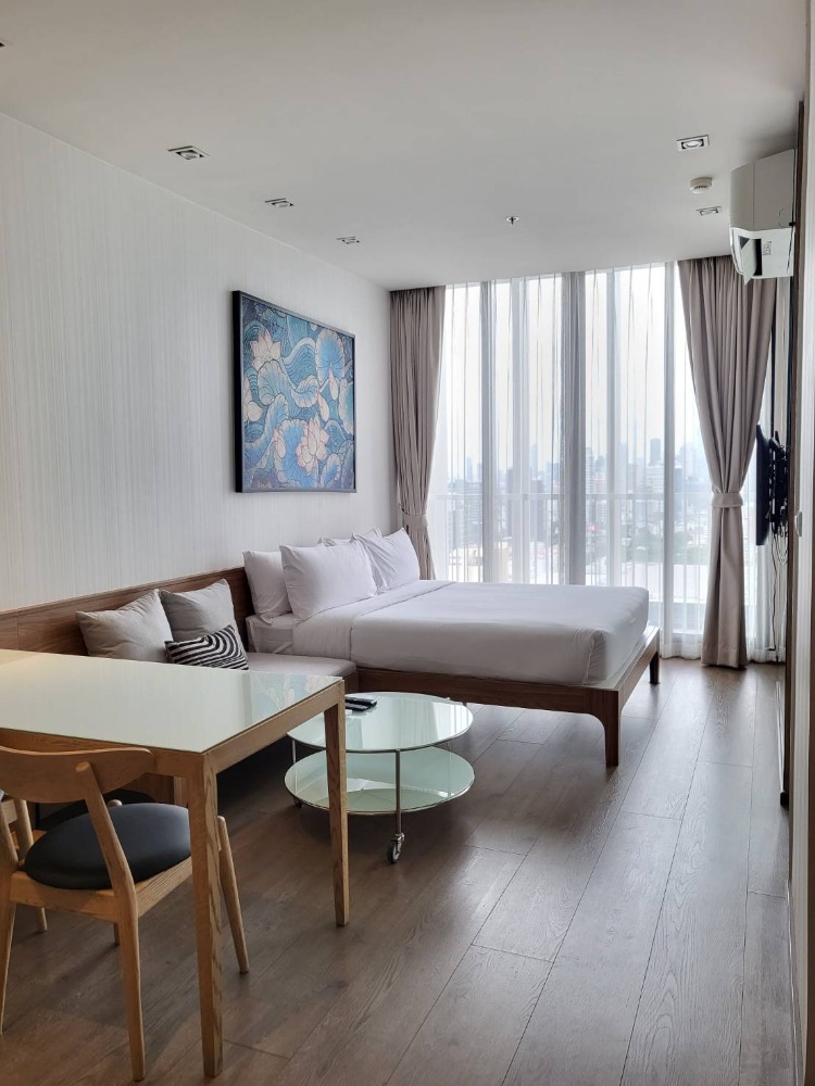 For RentCondoSukhumvit, Asoke, Thonglor : ✅Condo for rent at Park 24, Park Origin Phrom Phong, Studio room, 🔥Free Wi-Fi🔥 (Service residence by Hampton) ✅ Reserve a room now, as we have limited availability.