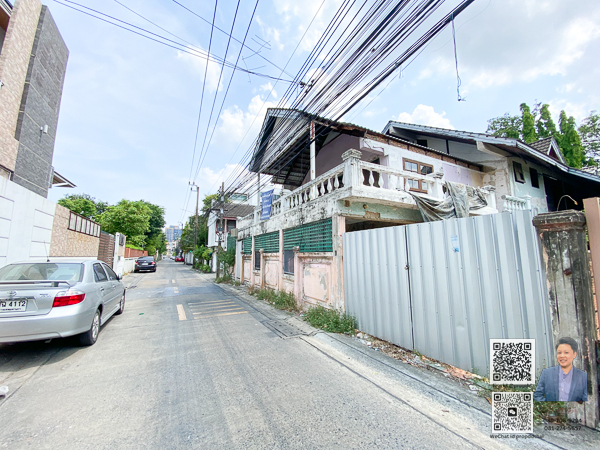 For SaleHouseOnnut, Udomsuk : For Sale: Large old house with almost half a rai of land on Pridi 42, Sukhumvit 71