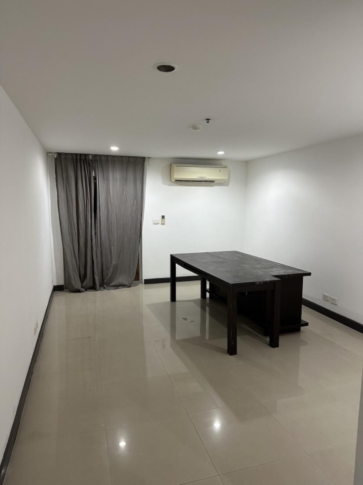 For RentCondoBangna, Bearing, Lasalle : Empty room for rent, newly painted, some furniture included, Regent Home Condo 7, Soi Sanphawut 2