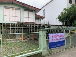 For SaleLandSukhumvit, Asoke, Thonglor : Land with old house for sale / 1 km walk to BTS Ekamai / 54 tarangwah