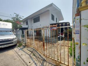 For SaleHouseSamut Prakan,Samrong : 2-storey twin houses for sale, 2 houses, total area of 100 sq m. Housing Village, Mueang Mai, Bang Phli, Samut Prakan, Soi opposite Bodin School