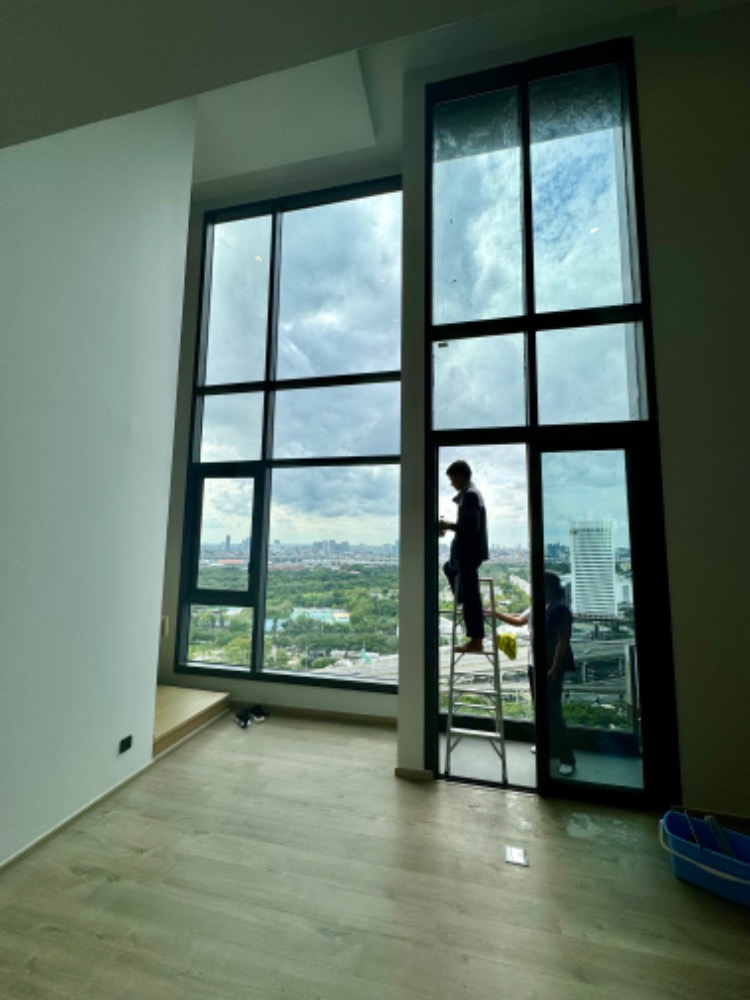 For SaleCondoLadprao, Central Ladprao : The Crest Park Residences, 2-story loft room, 6 meter high ceiling, 21st floor, Chatuchak Park view, 700 rai, total area 61.39 sq m.