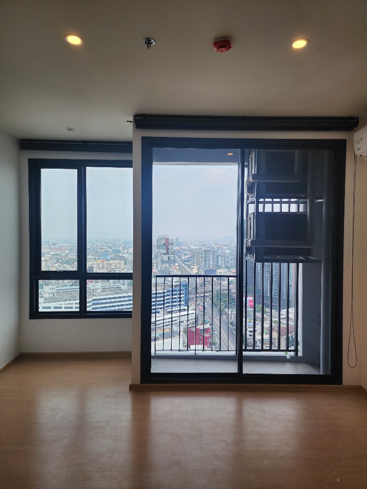 For SaleCondoLadprao, Central Ladprao : Condo for sale, 30.15 sq m., 25th floor, next to MRT Lat Phrao, 50 m., 3 minutes walk, pets allowed, good view, decorated as you wish.