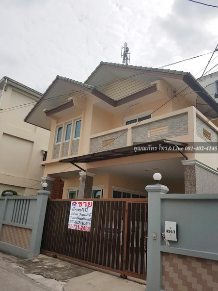 For SaleShophouseLadprao, Central Ladprao : House for sale, 2 floors, 50 square wah, Ladprao 64 Road, intersection 4, can pass through Ratchadaphisek Near the yellow line electric train