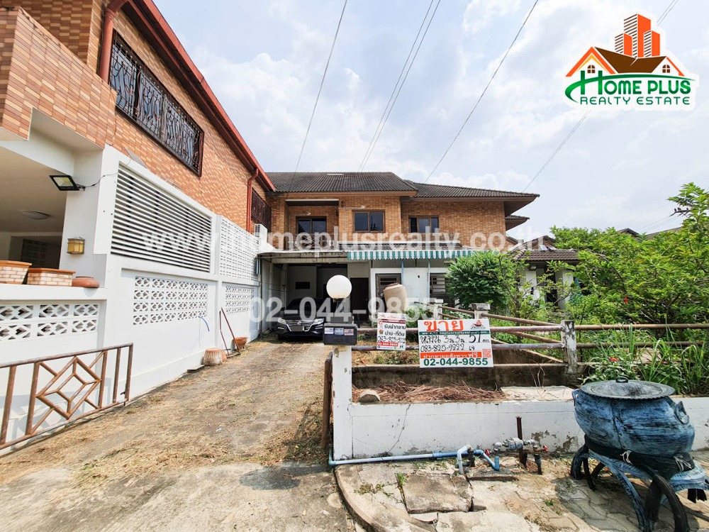 For SaleTownhousePathum Thani,Rangsit, Thammasat : Maleewan Village Soi Rangsit-Nakhon Nayok 27 (pool view)