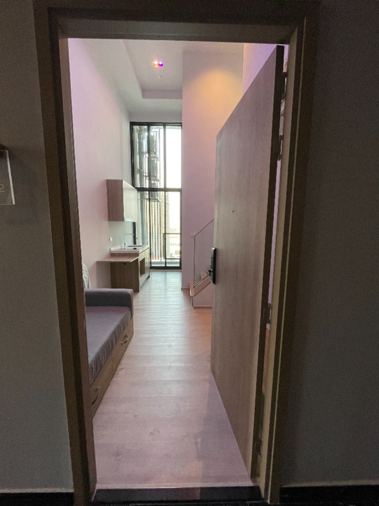 For SaleCondoThaphra, Talat Phlu, Wutthakat : Condo for sale, Altitude Unicorn Sathorn-Tha Phra, 33rd floor, Loft room, 2 bedrooms, 1 bathroom, area 48.48 sq m., near BTS Talat Phlu, ready to connect to the route. Soaring into the business center, both Silom and Siam Roads, takes only 5 minutes.