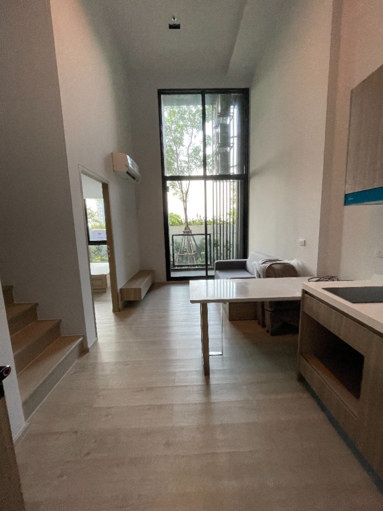 For SaleCondoThaphra, Talat Phlu, Wutthakat : Condo for sale: Altitude Unicorn Sathorn-Tha Phra, 7th floor, usable area 51.49 sq m. Loft room, 2 bedrooms, 1 bathroom, swimming pool view. Convenient transportation, there is a Skywalk connected to the BTS Talat Phlu Station, the most luxurious central