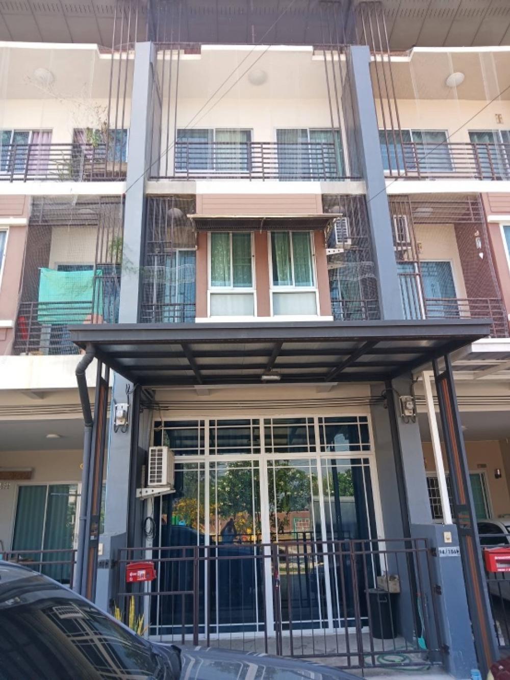 For SaleTownhouseNonthaburi, Bang Yai, Bangbuathong : Siwarat Village 9, 3-storey townhome, 4 bedrooms, 3 bathrooms, 18 sq m, selling 2.89 million, fully furnished.