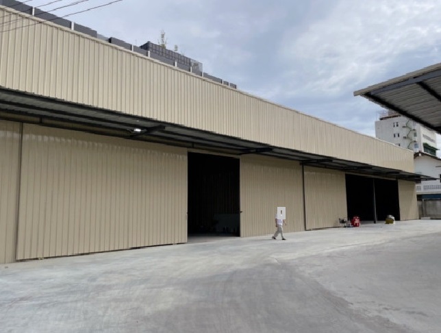 For RentWarehousePattanakan, Srinakarin : For Rent: Warehouse with office for rent, newly built, new Krungthep Kreetha Road, warehouse area 328 square meters on land area 166 square wah / parking for 7-10 cars / trailer, easy entry and exit.