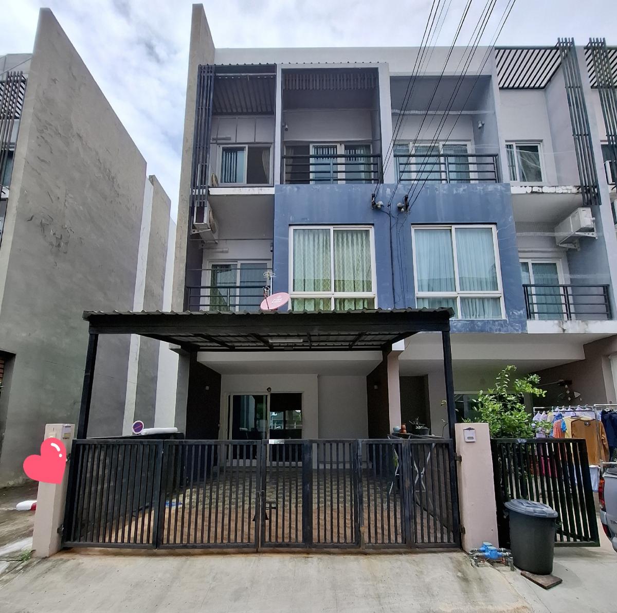 For RentTownhouseNawamin, Ramindra : 3-storey townhome for rent 25 sq m., Greenwich project, next to the main road, Ram Inthra Road, km. 12, near Makro, for rent 20,000 / month