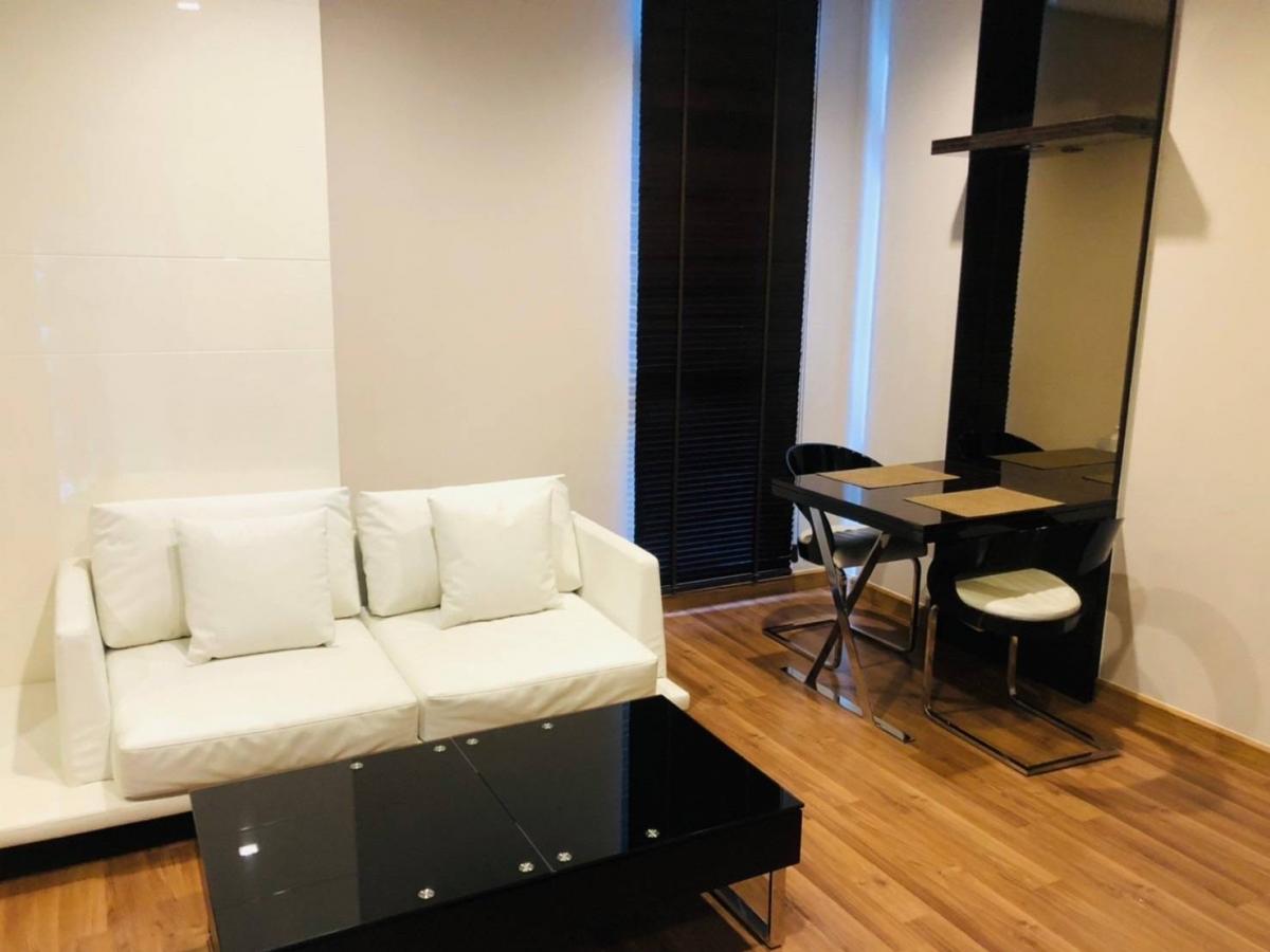 For RentCondoRatchadapisek, Huaikwang, Suttisan : IVY AMPIO [For rent] 🔥16,000Baht🔥 size 33sq.m ✔️ Nice room ✔️ now available ✔️ high floor ✔️ Next MRT Thailand cultural center The whole project has only 200 unique units, very private, very rare rooms. Make an appointment to view the room, call 📞065-5193