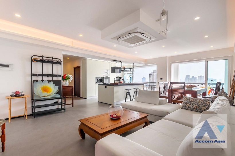 ขายคอนโดสุขุมวิท อโศก ทองหล่อ : 3 Bedrooms Condominium for Sale in Sukhumvit, Bangkok near BTS Phrom Phong at Royal Castle (AA37140)