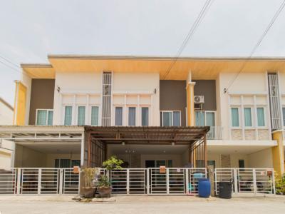 For SaleTownhouseMahachai Samut Sakhon : Townhome for sale, Golden Town Rama 2, 130 sq m., 21 sq w, 4 bedrooms, 3 bathrooms, excellent condition CCC