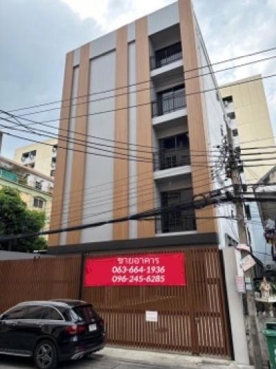 For SaleTownhouseRatchadapisek, Huaikwang, Suttisan : Office for sale, newly built, near MRT Pracharat Bamphen 7, 960 sq m. 64 sq m.