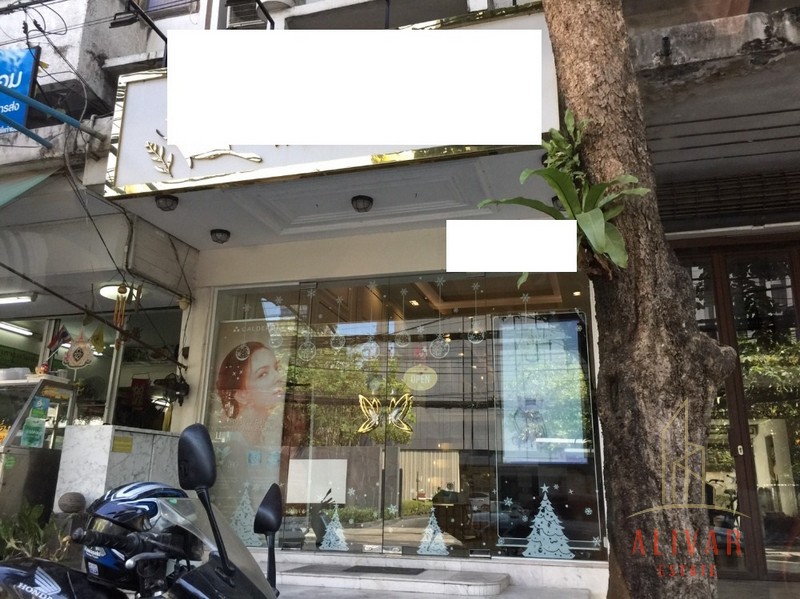 For SaleShophouseSukhumvit, Asoke, Thonglor : SB050023 5.5-storey commercial building for sale, good location, decorated with luxury and style, only 200 meters from Ekkamai BTS station.