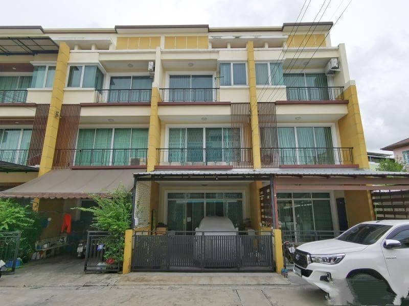 For SaleTownhouseLadprao101, Happy Land, The Mall Bang Kapi : Good condition, ready to move in ✨ Townhome Pradya in Town Ladprao 101 Yaek 42 / 3 bedrooms (for sale), Pradya in Town Ladprao 101 Yaek 42 / Townhome 3 Bedrooms (FOR SALE) RUK536