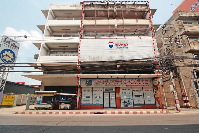 For SaleShophouseRama5, Ratchapruek, Bangkruai : Commercial building for sale, Tiwanon, next to Big C Tiwanon Near the train station, area 48 square meters, corner plot