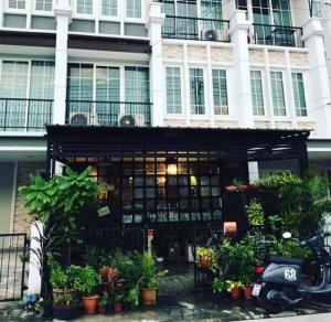 For SaleTownhouseKaset Nawamin,Ladplakao : 3-storey townhome for sale, Golden Town, Soi Nawamin 42 Intersection 27, Soi Prasert Manukit 48, beautifully decorated, near the expressway, near the mall