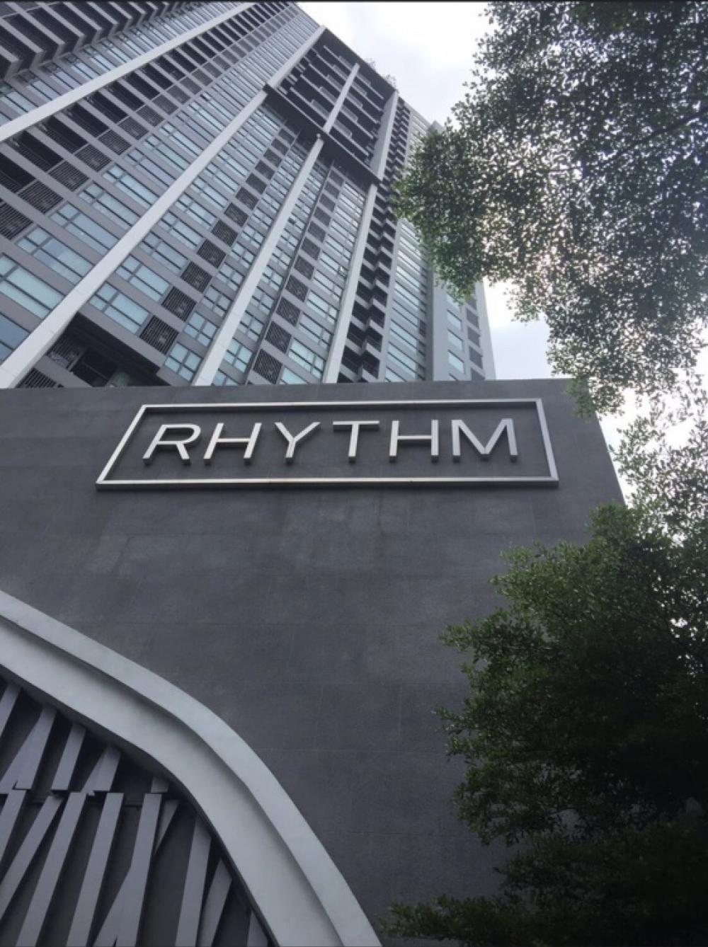 For SaleCondoOnnut, Udomsuk : WTS: Condo for sale or rent at RHYTHM Sukhumvit 44/1, room size 45 sq m., 1 bedroom, 1.5 bathrooms, right next to the BTS Phra Khanong entrance.