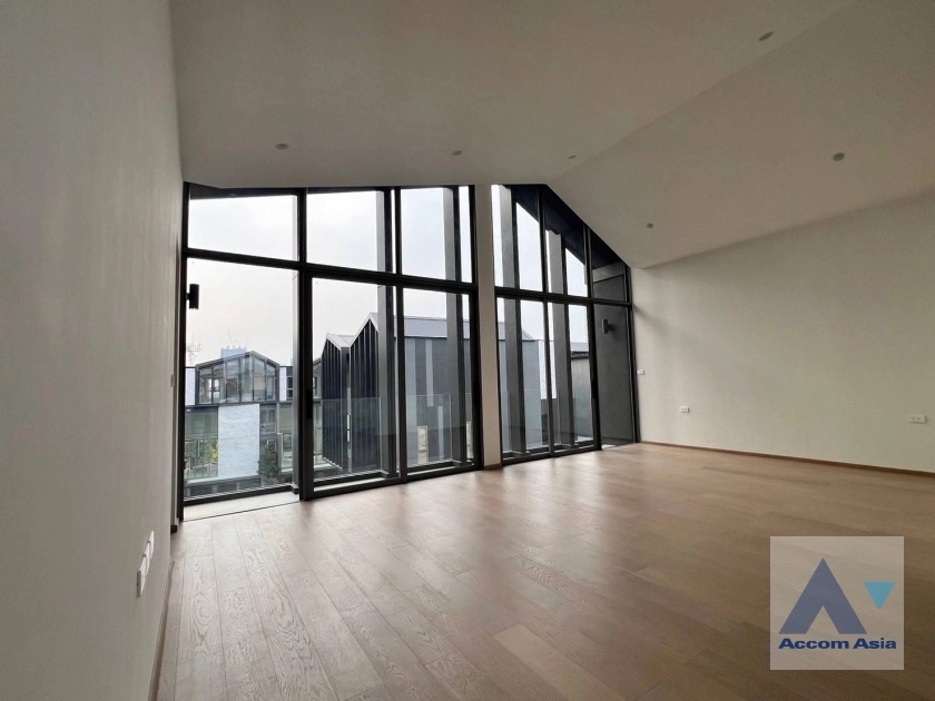 For RentHouseOnnut, Udomsuk : 3 Bedrooms House for Rent in Sukhumvit, Bangkok near BTS On Nut at Artery Thonglor - Sukhumvit (AA41286)