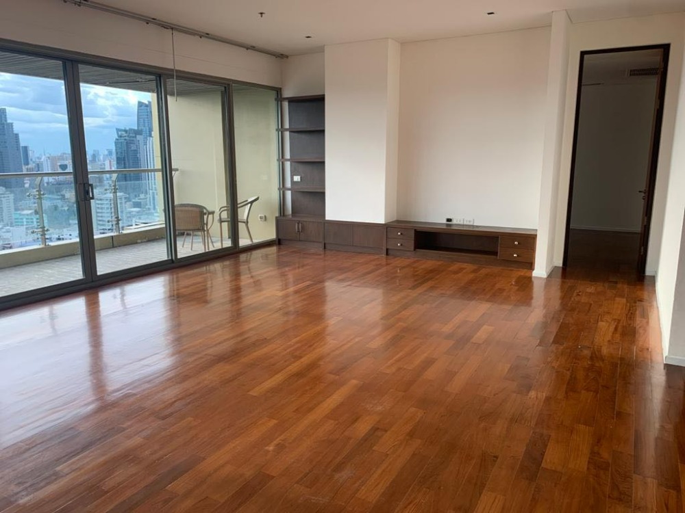 For RentCondoSukhumvit, Asoke, Thonglor : Corner unit, 3 bed at the Lakes Condo, Lake view for rent