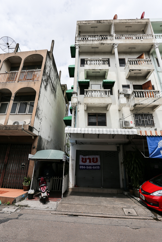 For SaleShophouseBang Sue, Wong Sawang, Tao Pun : Selling a 5-storey commercial building (not including the rooftop), Soi Krungthep-Non 56, width 3.5 meters, depth 12.66 meters, 5.7 million baht.