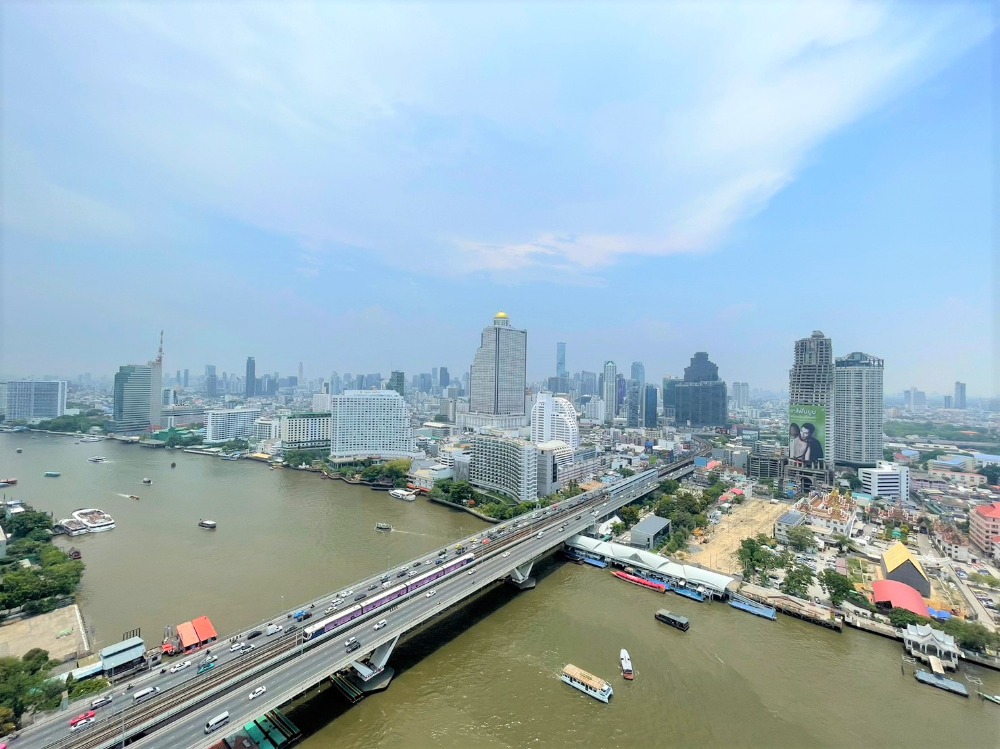 For SaleCondoWongwianyai, Charoennakor : For sale: Penthouse on the top floor with a Chao Phraya River view, near Icon Siam