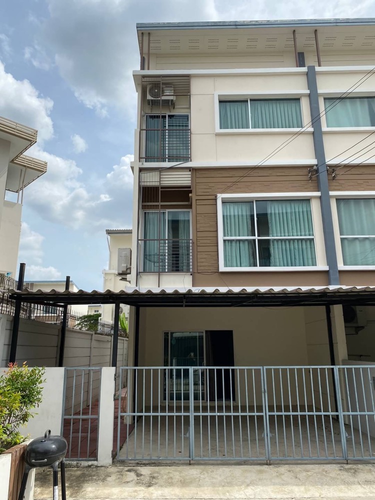 For RentTownhousePattanakan, Srinakarin : For rent, Village City Village, Phatthanakan 38, behind a beautiful corner, ready to move in. Interested contact 0823223695 🔥